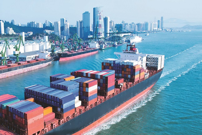 Việc phải chịu thuế đối ứng từ Mỹ có thể buộc Việt Nam đẩy nhanh chiến lược đa dạng hóa thị trường xuất khẩu, tận dụng 17 hiệp định thương mại tự do đã ký kết, như EVFTA, CPTPP, RCEP…