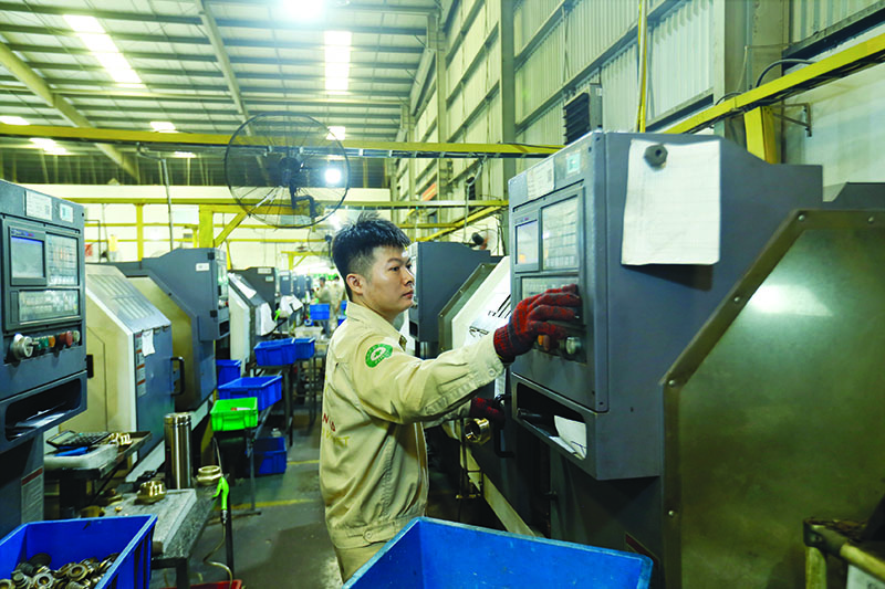 Dự báo, khu vực công nghiệp phục hồi tích cực trở lại, tốc độ tăng trưởng năm 2024 ước đạt 8%. Ảnh: Đức Thanh